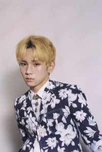 SHINEE KEY BLONDE PARTED IN THE MIDDLE